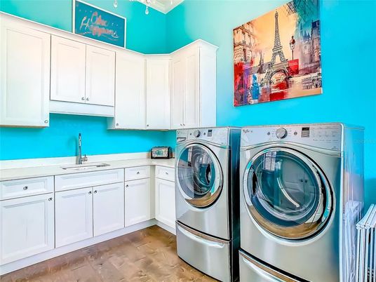 Interior, Washer, Wood Texture Flooring