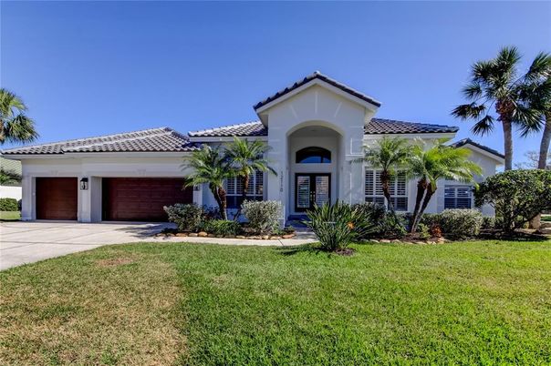 Attached, Exterior, Facade, Mediterranean