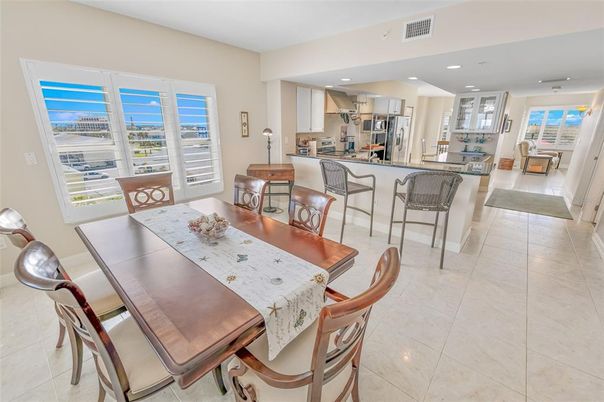 Dining room, Interior, Kitchen, Recessed Lighting