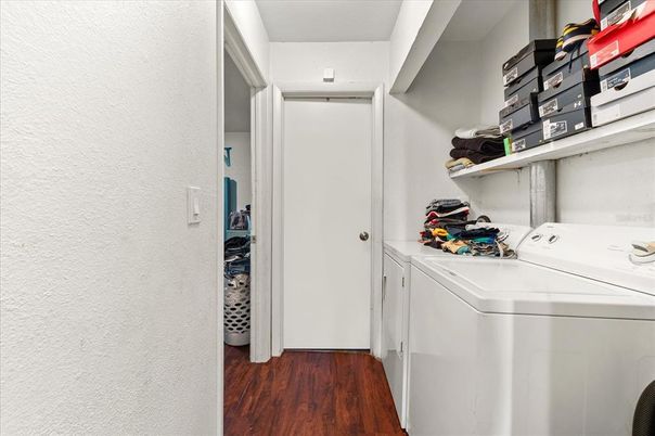 Interior, Washer, Wood Texture Flooring