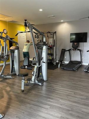 Fitness Equipment, Interior, Recessed Lighting, Wood Texture Flooring