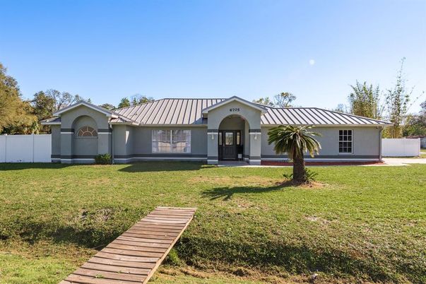 Backyard, Exterior, Facade, Ranch