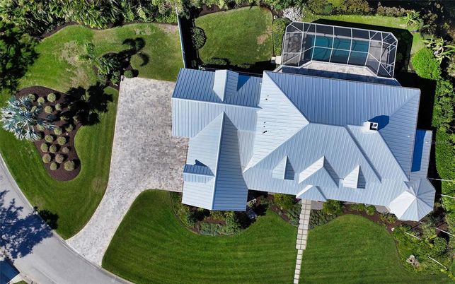 Exterior, Drone