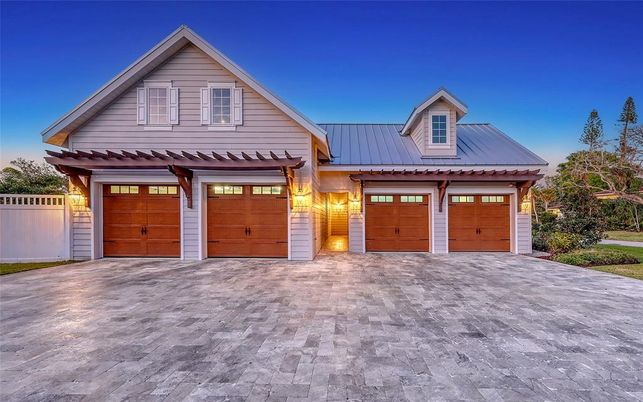 Attached, Exterior, Facade, Ranch