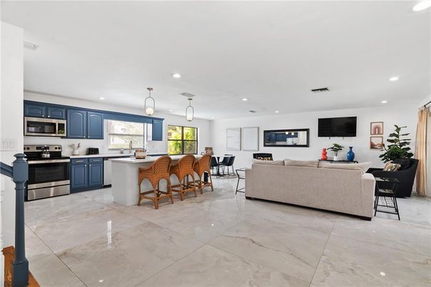 Dining room, Interior, Kitchen, Living room, Pendant Lights, Recessed Lighting, Stainless Steel Appliances