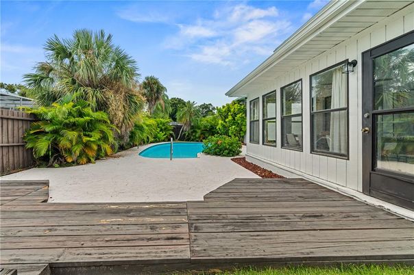 Exterior, Pool