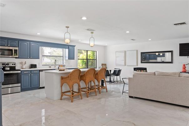 Dining room, Interior, Kitchen, Living room, Pendant Lights, Recessed Lighting, Stainless Steel Appliances