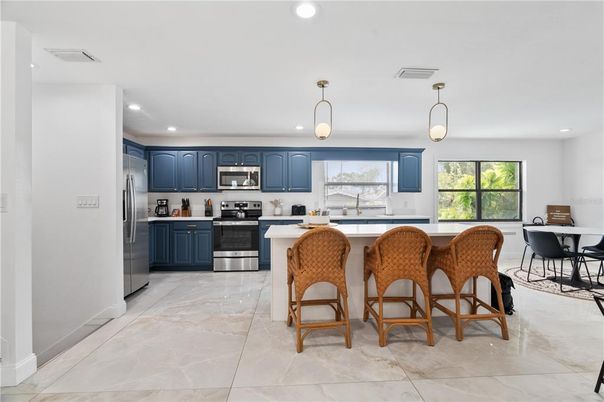 Dining room, Interior, Kitchen, Pendant Lights, Recessed Lighting, Stainless Steel Appliances