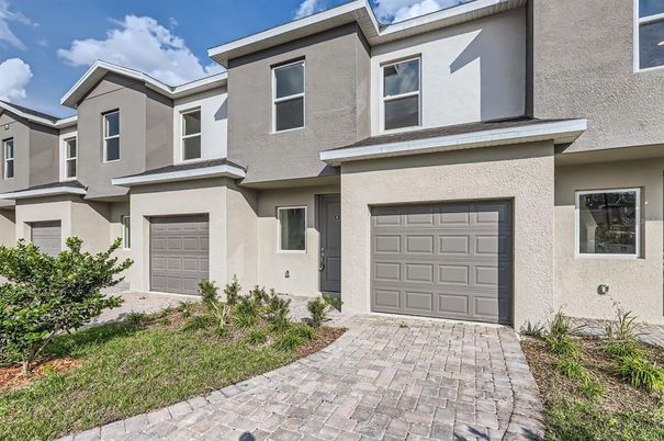 Attached, Exterior, Facade, Mediterranean