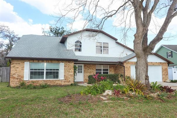 Attached, Exterior, Facade, Brick Facade, Split Level