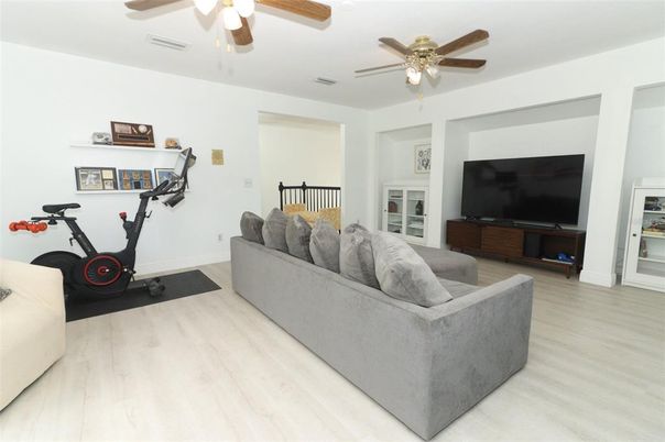 Fitness Equipment, Interior, Living room, Wood Texture Flooring