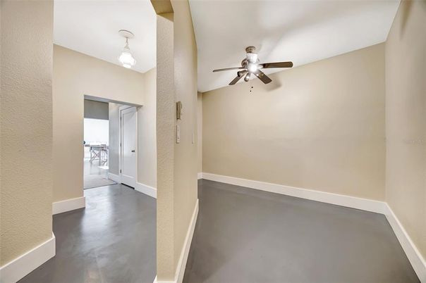 Empty room, Interior, Pendant Lights