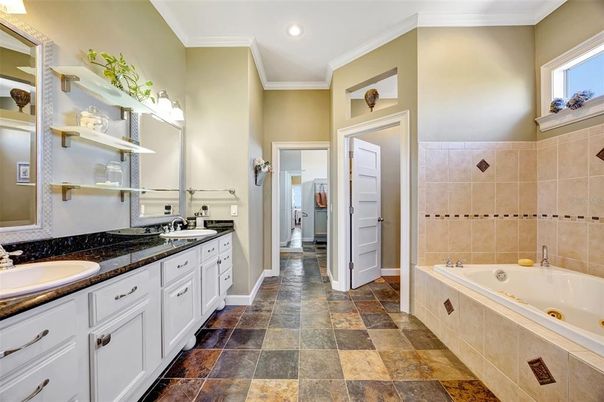 Bathroom, Dual Sink Vanities, Interior, Recessed Lighting