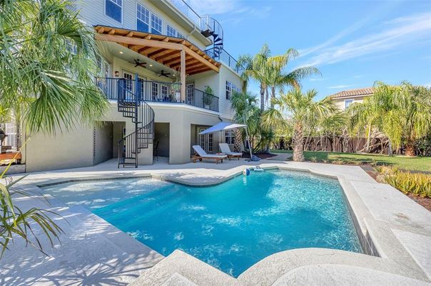 Exterior, Pool