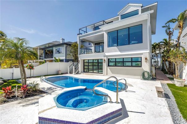 Attached, Exterior, Facade, Pool, Modern