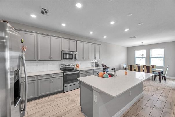 Dining room, Interior, Kitchen, Pendant Lights, Recessed Lighting, Stainless Steel Appliances