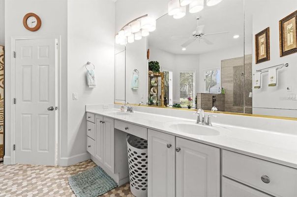 Bathroom, Dual Sink Vanities, Interior, Recessed Lighting