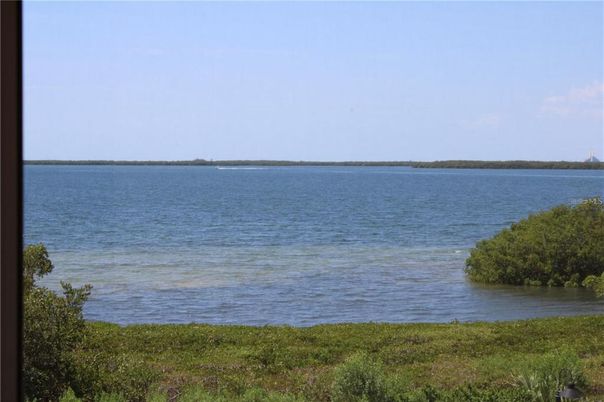 Exterior, Lake