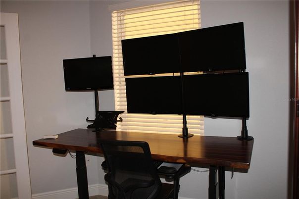 Home Office, Interior