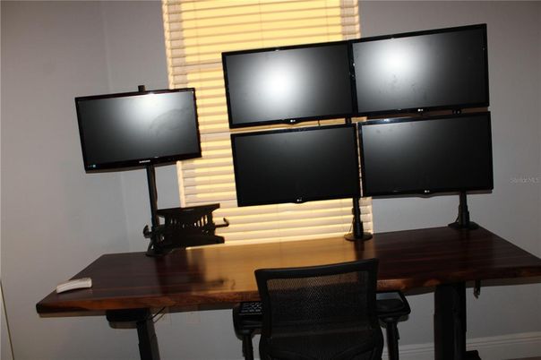Home Office, Interior