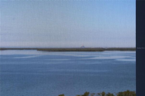 Exterior, Lake