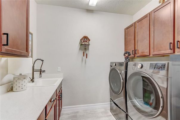 Interior, Washer, Wood Texture Flooring