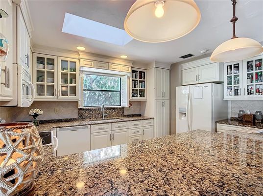 Interior, Kitchen, Recessed Lighting, Washer