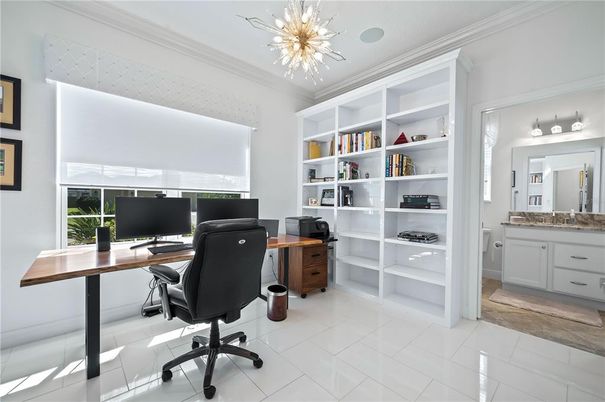Home Office, Interior
