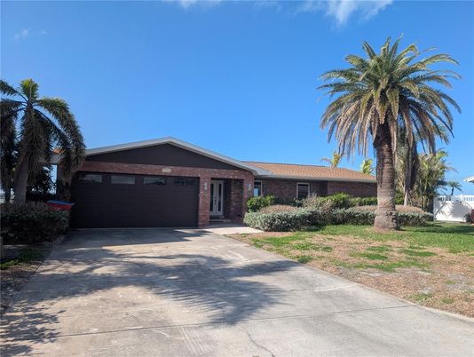 Attached, Exterior, Facade, Brick Facade, Ranch