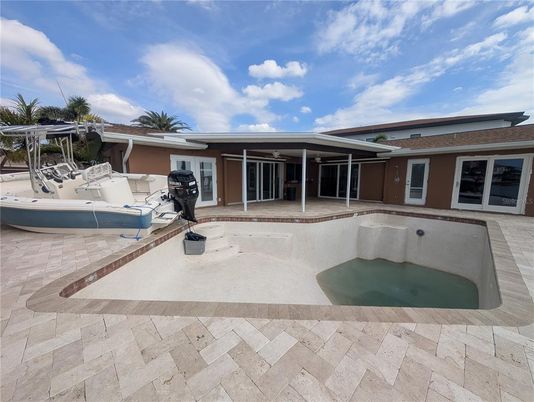 Exterior, Hot Tub, Pool