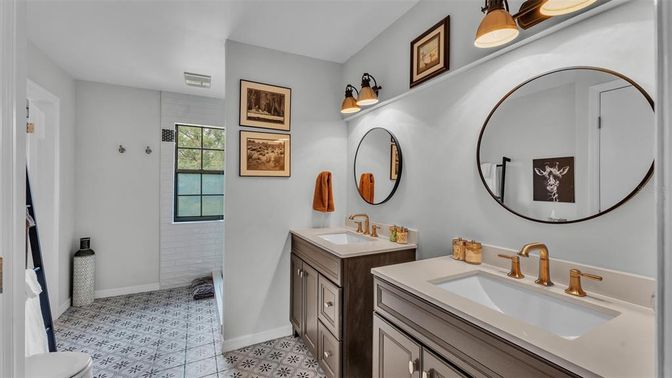 Bathroom, Dual Sink Vanities, Interior