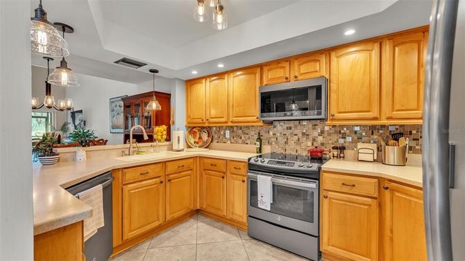 Interior, Kitchen, Pendant Lights, Recessed Lighting, Stainless Steel Appliances