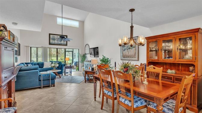 Chandelier, Dining room, Interior, Living room, Pendant Lights