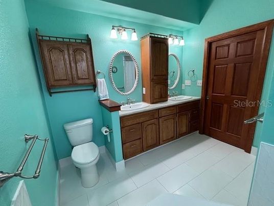 Bathroom, Dual Sink Vanities, Interior