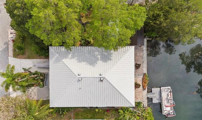 Exterior, Drone