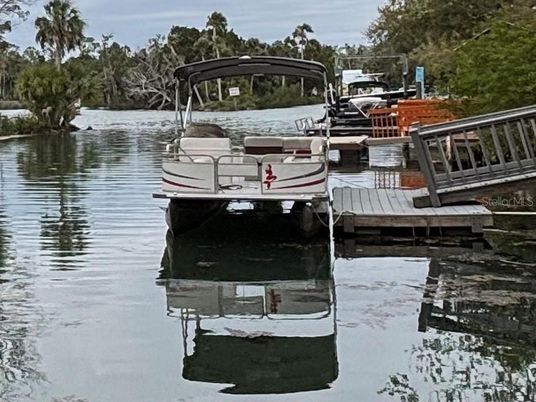 Exterior, Lake