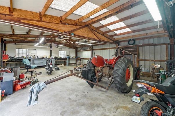 Garage, Interior, Wooden Beams