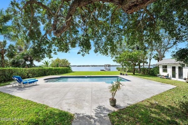 Exterior, Pool, Water