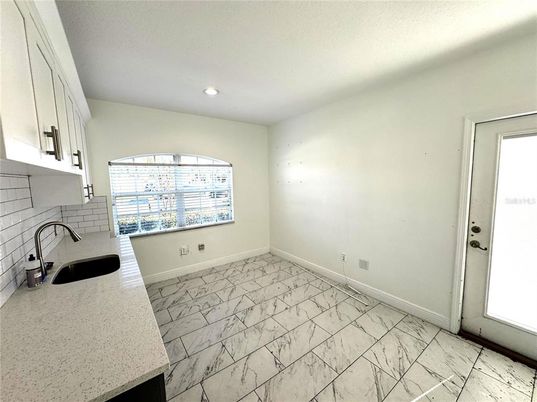 Empty room, Interior, Marble, Recessed Lighting