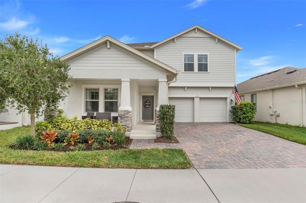 Attached, Exterior, Facade, American Craftsman