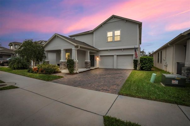 Attached, Exterior, Facade, American Craftsman