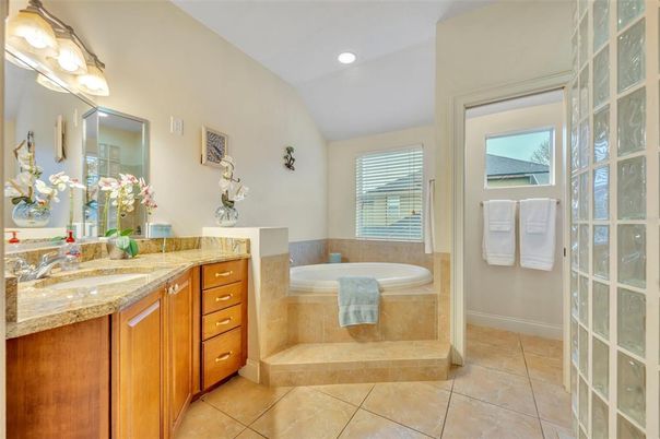 Bathroom, Dual Sink Vanities, Interior, Recessed Lighting