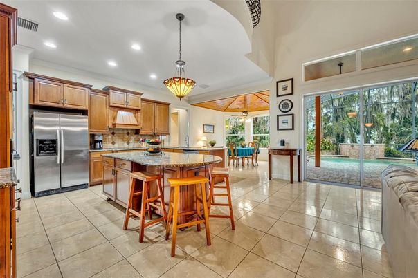Dining room, Interior, Kitchen, Pendant Lights, Recessed Lighting, Stainless Steel Appliances