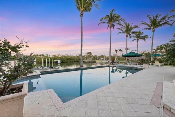 Exterior, Pool, Water