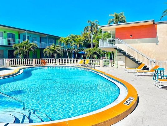 Exterior, Pool