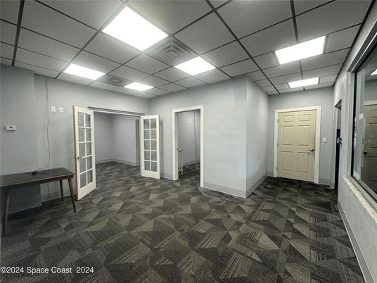 Empty room, Interior, Recessed Lighting
