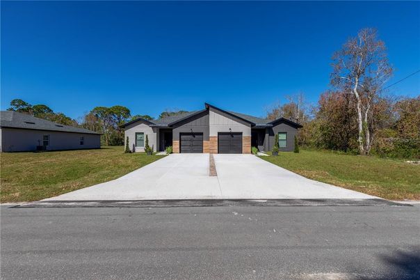 Attached, Exterior, Facade, Ranch