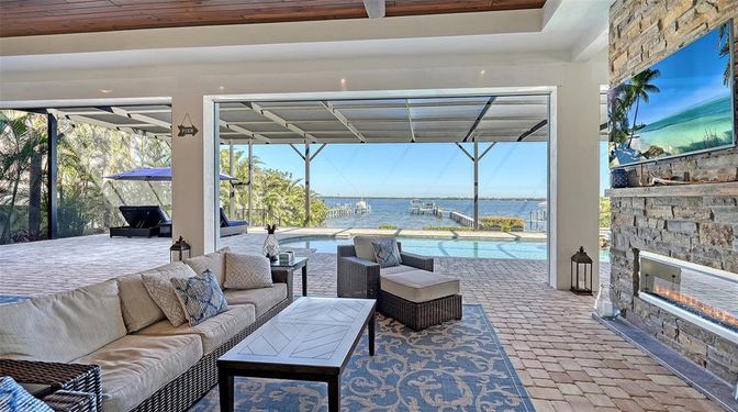Exterior, Fireplace, Interior, Living room, Water