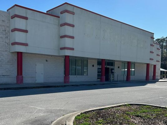 Exterior, Facade, Modern