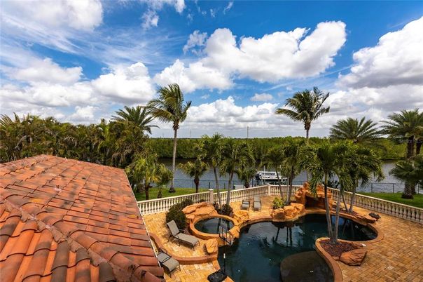 Exterior, Lake, Pool, Water